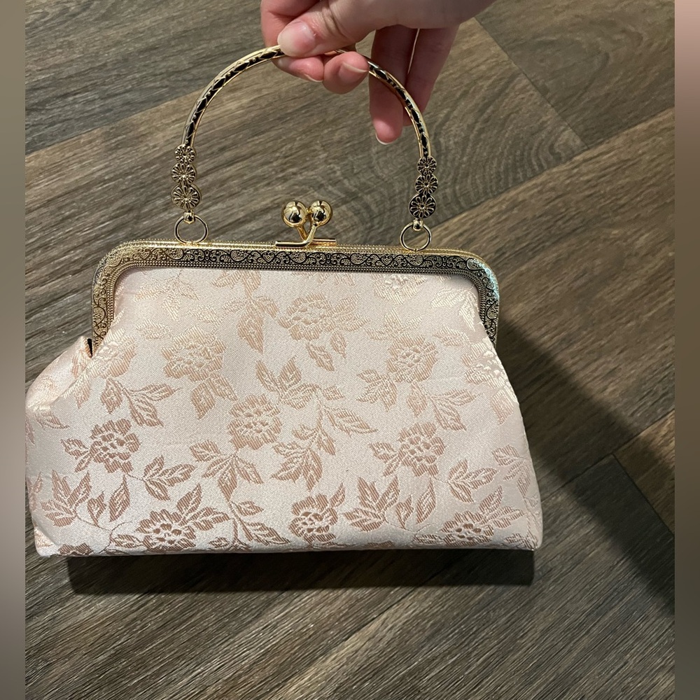 Elegant Floral Clutch